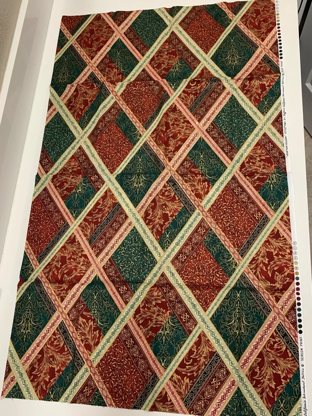 Hoffman California Fabrics Venetian Holiday Quilting Cotton Style E881 1 Yard